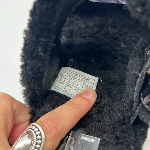 UGG - Fuzz Yeah Black 2 Buckle Sheepskin Shearling Slide Sandal Size 8 - Picture 7 of 14